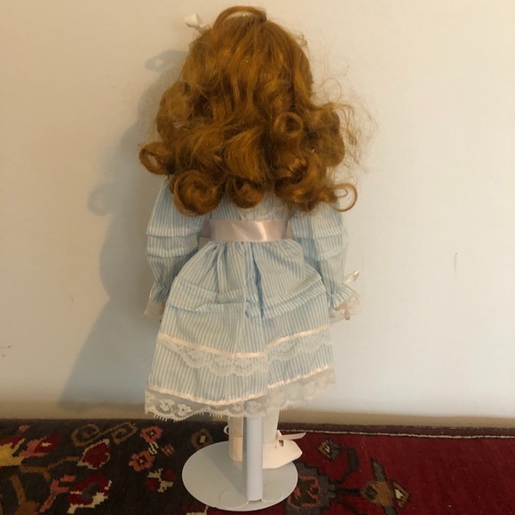 Porcelain Doll - including stand - Picture 6 of 8